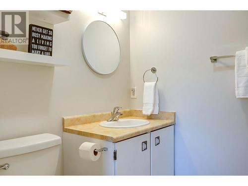 4203 15 Crescent, Vernon, BC - Indoor Photo Showing Bathroom