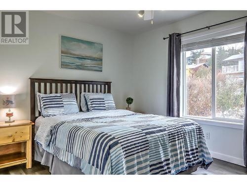 4203 15 Crescent, Vernon, BC - Indoor Photo Showing Bedroom