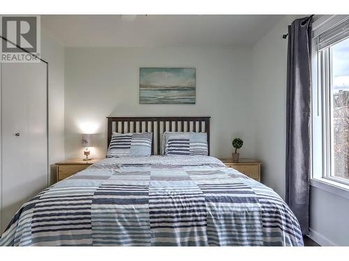 4203 15 Crescent, Vernon, BC - Indoor Photo Showing Bedroom