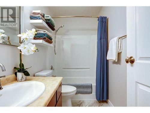 4203 15 Crescent, Vernon, BC - Indoor Photo Showing Bathroom