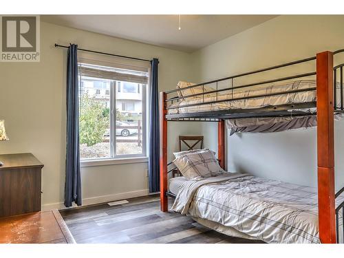 4203 15 Crescent, Vernon, BC - Indoor Photo Showing Bedroom