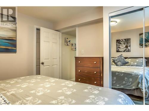 4203 15 Crescent, Vernon, BC - Indoor Photo Showing Bedroom