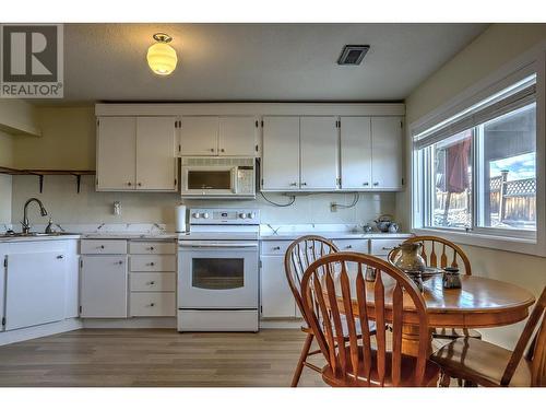 4203 15 Crescent, Vernon, BC - Indoor Photo Showing Other Room