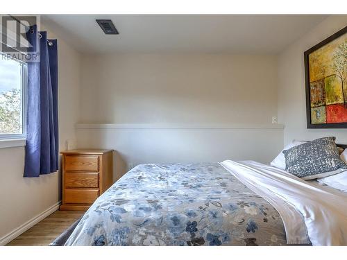 4203 15 Crescent, Vernon, BC - Indoor Photo Showing Bedroom