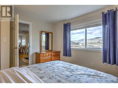 4203 15 Crescent, Vernon, BC - Indoor Photo Showing Bedroom