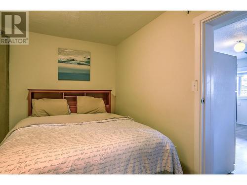 4203 15 Crescent, Vernon, BC - Indoor Photo Showing Bedroom