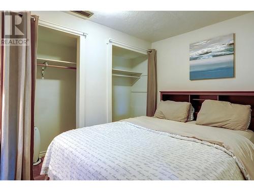 4203 15 Crescent, Vernon, BC - Indoor Photo Showing Bedroom