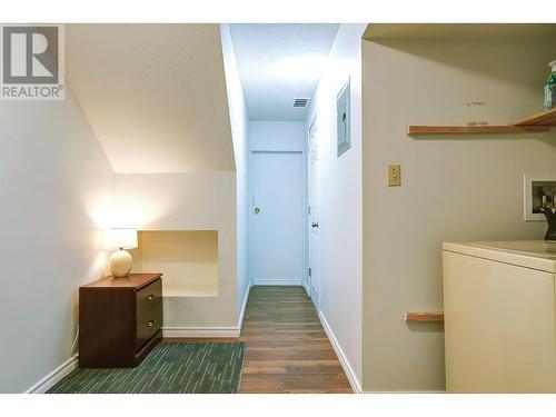 4203 15 Crescent, Vernon, BC - Indoor Photo Showing Laundry Room