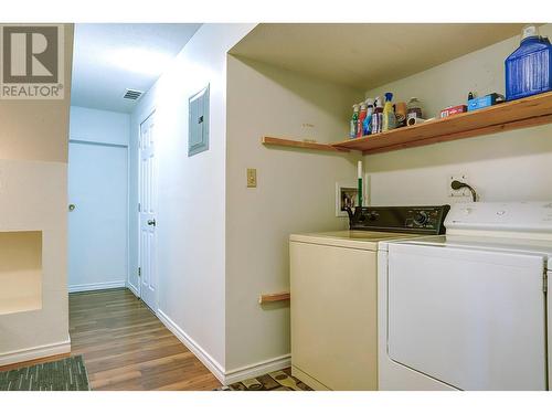 4203 15 Crescent, Vernon, BC - Indoor Photo Showing Laundry Room