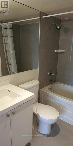 1723 - 500 Doris Avenue, Toronto, ON - Indoor Photo Showing Bathroom