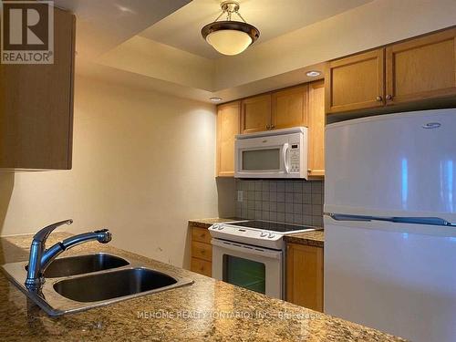 1723 - 500 Doris Avenue, Toronto, ON - Indoor Photo Showing Kitchen With Double Sink