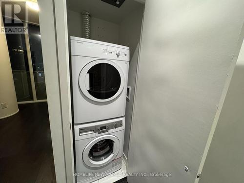 4902 - 88 Harbour Street, Toronto, ON - Indoor Photo Showing Laundry Room