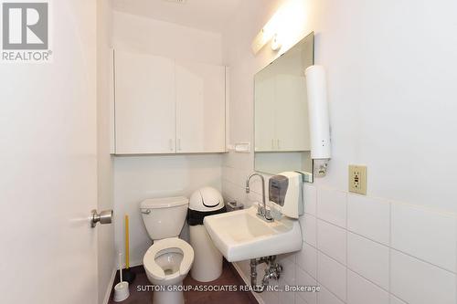 157 Gerrard Street E, Toronto, ON - Indoor Photo Showing Bathroom