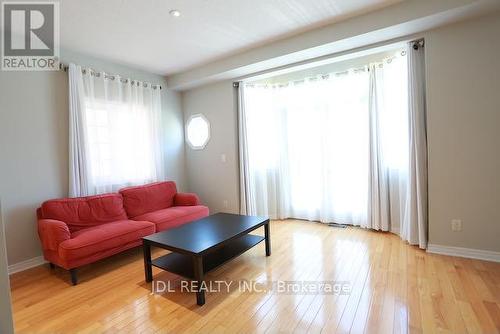 16 Crispin Court, Markham, ON - Indoor Photo Showing Living Room