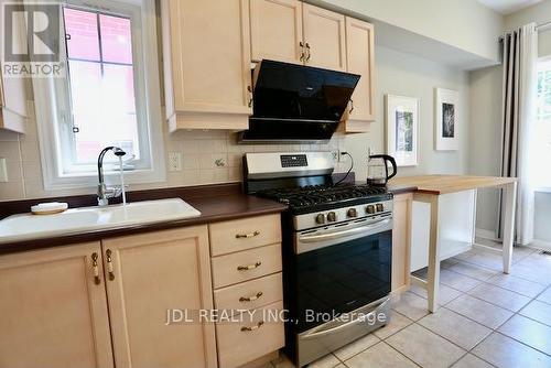 16 Crispin Court, Markham, ON - Indoor Photo Showing Kitchen