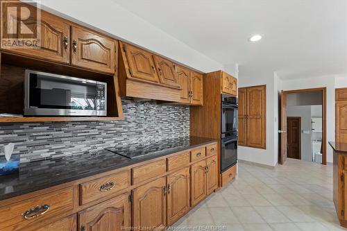 5735 Huron Church Line Road, Lasalle, ON - Indoor Photo Showing Kitchen