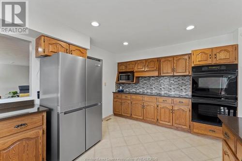 5735 Huron Church Line Road, Lasalle, ON - Indoor Photo Showing Kitchen