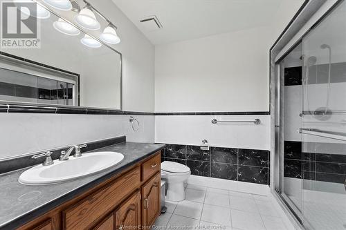 5735 Huron Church Line Road, Lasalle, ON - Indoor Photo Showing Bathroom