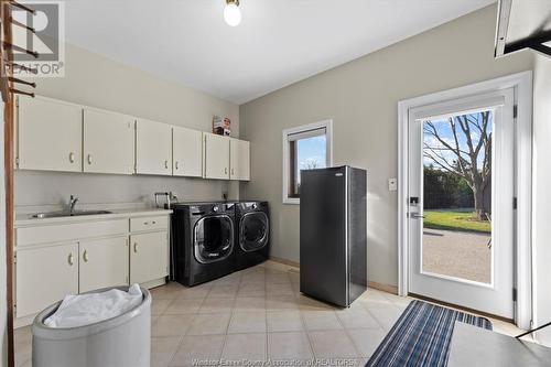 5735 Huron Church Line Road, Lasalle, ON - Indoor Photo Showing Laundry Room