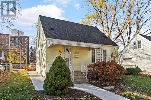 953 Lena Avenue, Windsor, ON - Outdoor With Facade