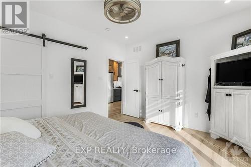 602 Telegraph Street, Alfred And Plantagenet, ON - Indoor Photo Showing Bedroom