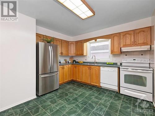 6337 Viseneau Drive, Ottawa, ON - Indoor Photo Showing Kitchen