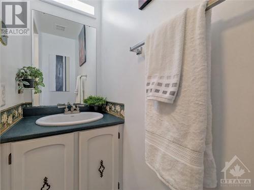 6337 Viseneau Drive, Ottawa, ON - Indoor Photo Showing Bathroom