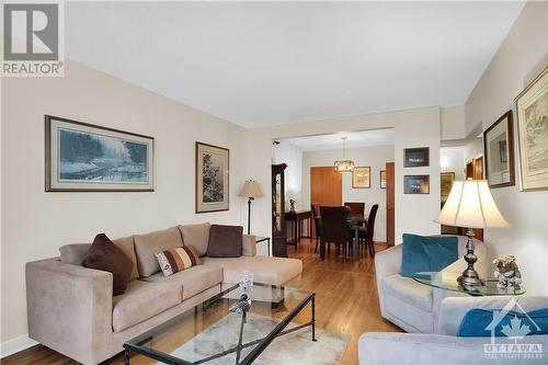 2536 Traverse Drive, Ottawa, ON - Indoor Photo Showing Living Room