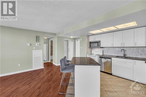 530 Laurier Avenue W Unit#1201, Ottawa, ON - Indoor Photo Showing Kitchen