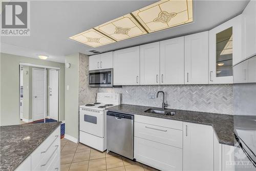 530 Laurier Avenue W Unit#1201, Ottawa, ON - Indoor Photo Showing Kitchen