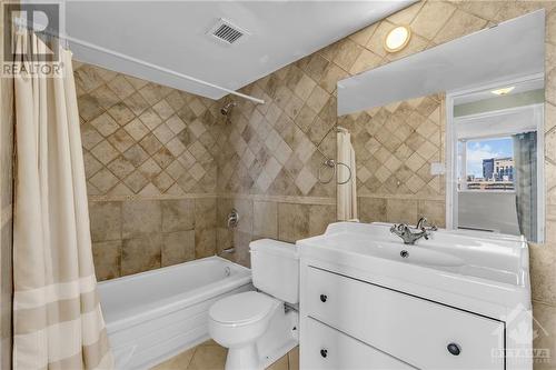 530 Laurier Avenue W Unit#1201, Ottawa, ON - Indoor Photo Showing Bathroom