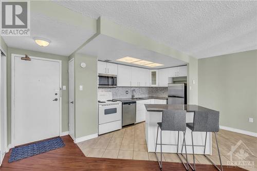 530 Laurier Avenue W Unit#1201, Ottawa, ON - Indoor Photo Showing Kitchen