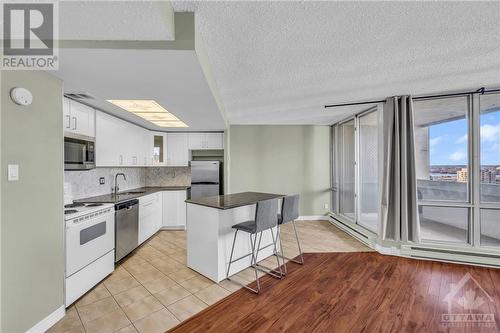 530 Laurier Avenue W Unit#1201, Ottawa, ON - Indoor Photo Showing Kitchen