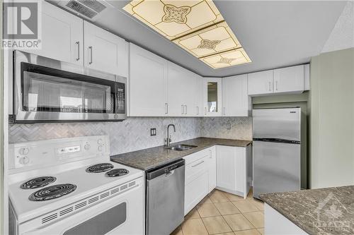 530 Laurier Avenue W Unit#1201, Ottawa, ON - Indoor Photo Showing Kitchen