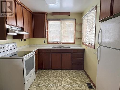 5328 Kilby Lane, Ottawa, ON - Indoor Photo Showing Kitchen With Double Sink