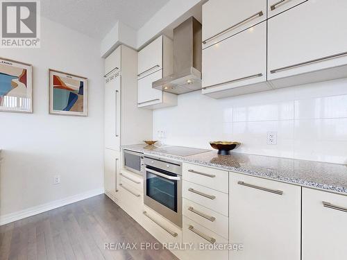 Ph308 - 770 Bay Street, Toronto, ON - Indoor Photo Showing Kitchen With Upgraded Kitchen