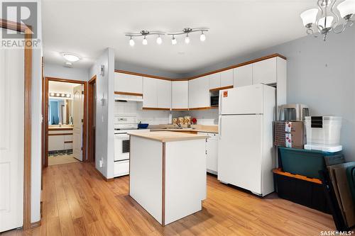 3103 Truesdale Drive E, Regina, SK - Indoor Photo Showing Kitchen