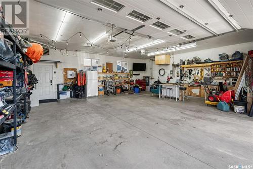 135 Middleton Crescent, Saskatoon, SK - Indoor Photo Showing Garage