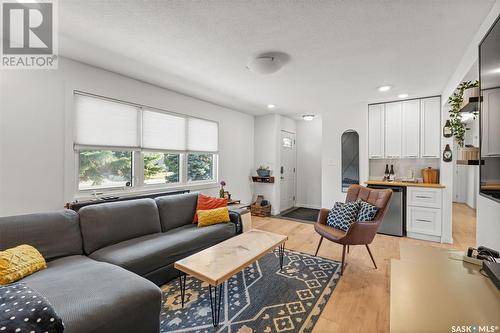 135 Middleton Crescent, Saskatoon, SK - Indoor Photo Showing Living Room