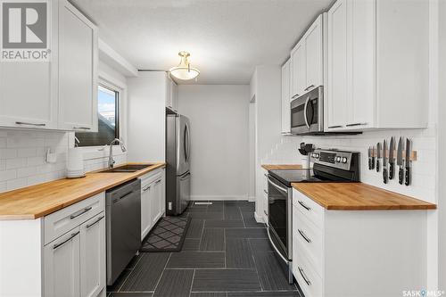 135 Middleton Crescent, Saskatoon, SK - Indoor Photo Showing Kitchen With Double Sink