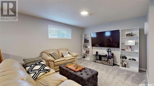 110 Petersmeyer Street, Regina, SK - Indoor Photo Showing Living Room