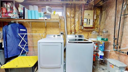 110 Petersmeyer Street, Regina, SK - Indoor Photo Showing Laundry Room