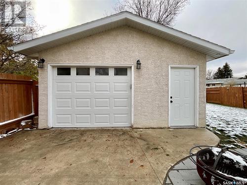 110 Petersmeyer Street, Regina, SK - Outdoor With Exterior