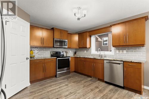 4514 Mcmillan Drive, Regina, SK - Indoor Photo Showing Kitchen With Stainless Steel Kitchen