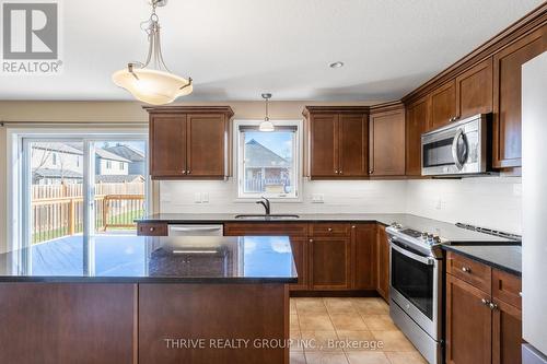 1480 Horseshoe Crescent, London, ON - Indoor Photo Showing Kitchen