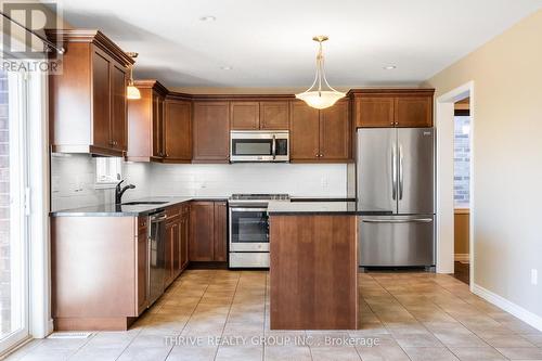 1480 Horseshoe Crescent, London, ON - Indoor Photo Showing Kitchen