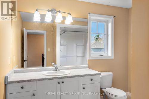 1480 Horseshoe Crescent, London, ON - Indoor Photo Showing Bathroom