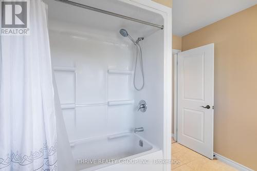 1480 Horseshoe Crescent, London, ON - Indoor Photo Showing Bathroom