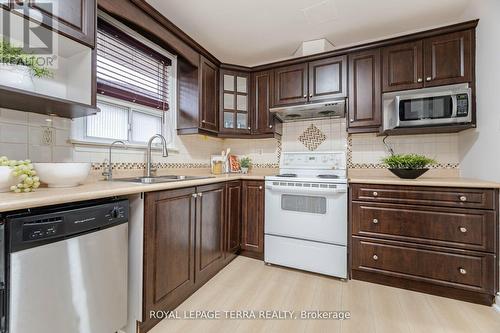 114 Milford Haven Drive, Toronto, ON - Indoor Photo Showing Kitchen With Double Sink