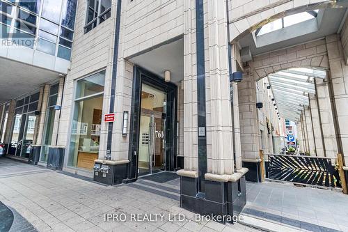 2401 - 761 Bay Street, Toronto, ON - Outdoor